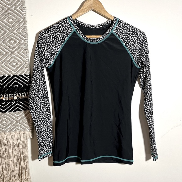 Volcom rash guard long sleeve top - Picture 1 of 6